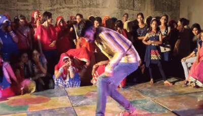 Hrithik Roshan, Tiger Shroff and Shahid Kapoor can take a cue from this man doing murga dance - Watch