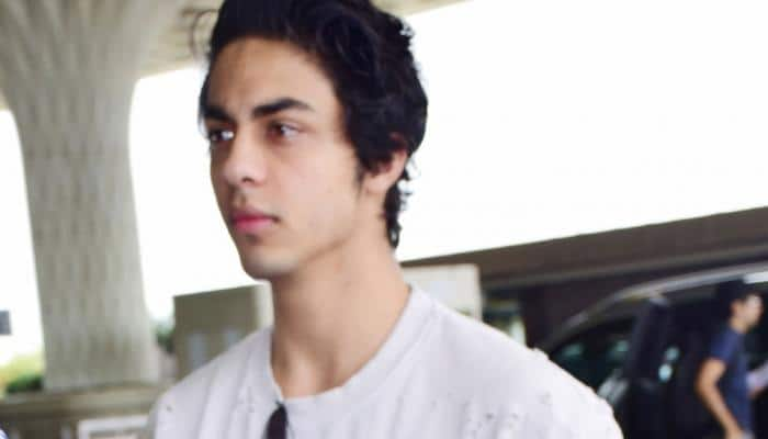 Shah Rukh Khan&#039;s son Aryan is turning out to be as dashing as his daddy cool! Pics