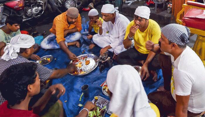 Sikh man&#039;s video waking up Muslim neighbours in Jammu and Kashmir for Sehri goes viral