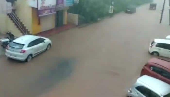 Heavy rains lash Mangalore, Udupi; schools to remain closed on Wednesday 