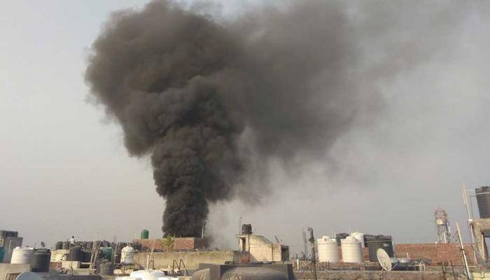 Massive fire breaks out in rubber godown in Delhi's Malviya Nagar, 30 fire tenders rushed