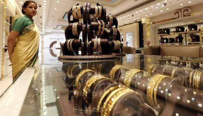 Gold slips on sluggish demand, weak global cues