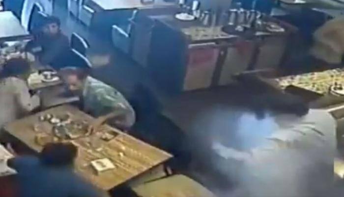 Phone explodes inside man's pocket in Mumbai restaurant