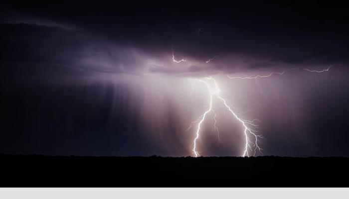 Uttar Pradesh: MeT department issues thunderstorm, dust storm warning Uttar Pradesh: MeT department issues thunderstorm, dust storm warning