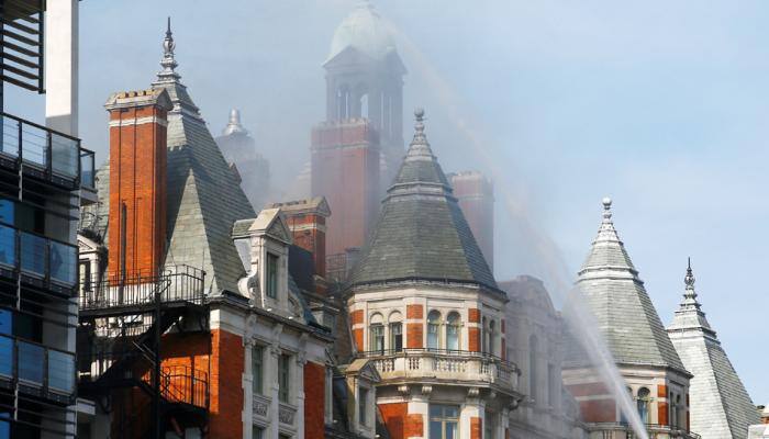 Massive fire engulfs London's Mandarin Oriental hotel