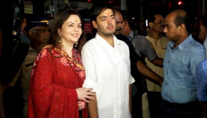 Nita Ambani, son Anant Ambani present Akash-Shloka&#039;s first engagement invite to Lord Siddhivinayak—See Pics