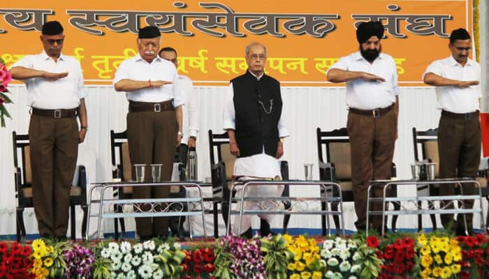 Morphed picture shows Pranab doing RSS-style salutation; daughter calls it BJP&#039;s dirty trick