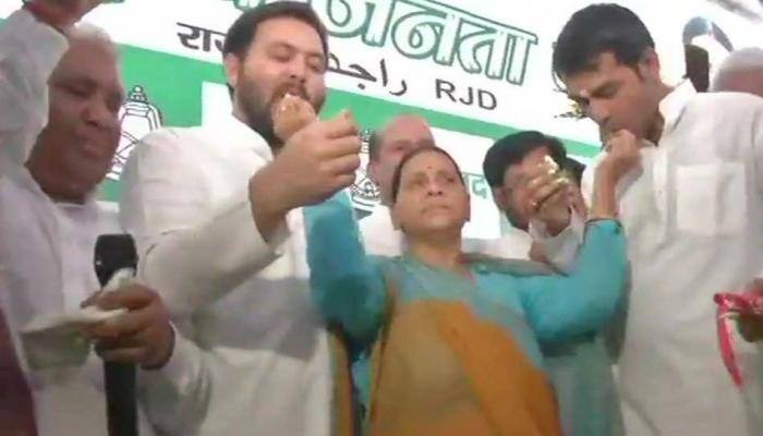 Amid rift speculations, Lalu Prasad Yadav&#039;s family celebrates RJD chief&#039;s 71st birthday