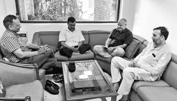 48 hours on, no truce in sight: Kejriwal and his ministers continue protest at Lieutenant-Governor Anil Baijal&#039;s office