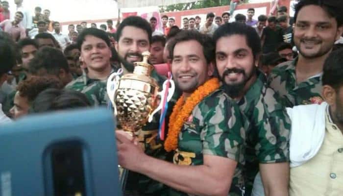 Nirahua goes all out to promote &#039;Border&#039;, plays friendly cricket match in Gopalganj—Watch video