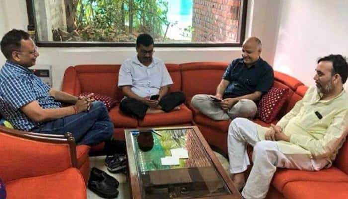 Arvind Kejriwal continues sit-in protest at L-G&#039;s office, AAP gears up for mass agitation at PMO