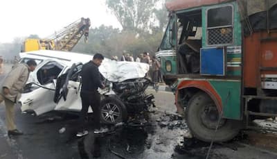 6 killed in the road accident as van crashes into truck in Uttar Pradesh