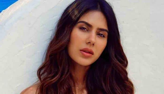 Sonam Bajwa turns up the heat with latest photos — See pics