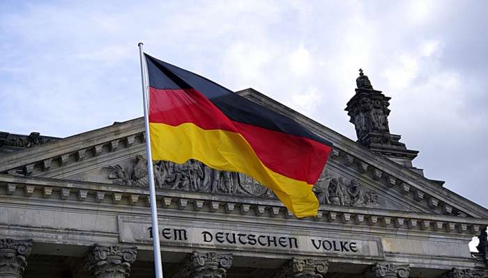 Threat of collapse looms over German coalition after crisis talks fail to resolve migrant row