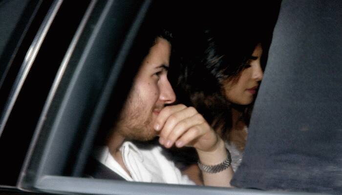 Nick Jonas&#039; girl Priyanka Chopra goes desi, looks stunning in a saree - See pics