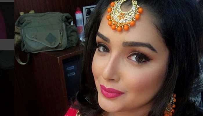 Bhojpuri sizzler Amrapali Dubey looks resplendent in ethnic wear-See pic
