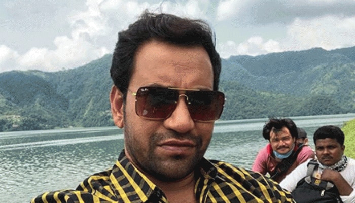 Dinesh Lal Yadav Nirahua seeks blessings at Ujjain's Mahakaleshwar temple - See pics