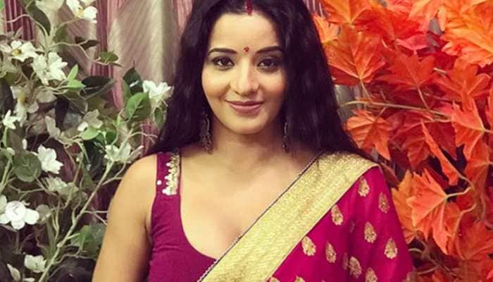 Bhojpuri siren Monalisa poses in ethnic, you won&#039;t be able to take eyes off her—See pics