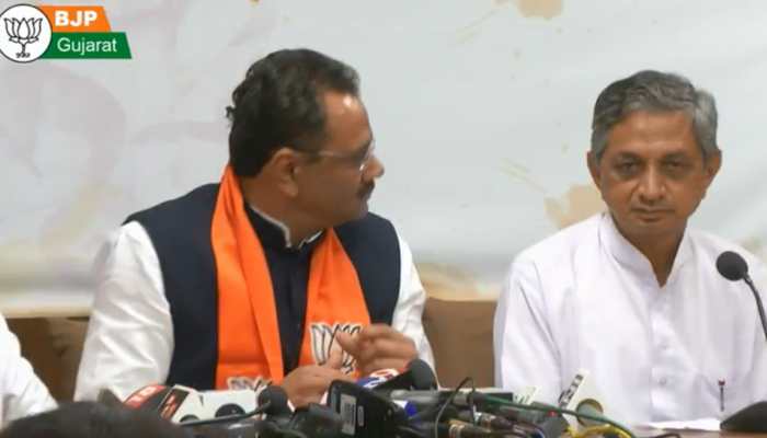 Senior Gujarat Congress leader Kunwarji Bavaliya resigns, joins BJP