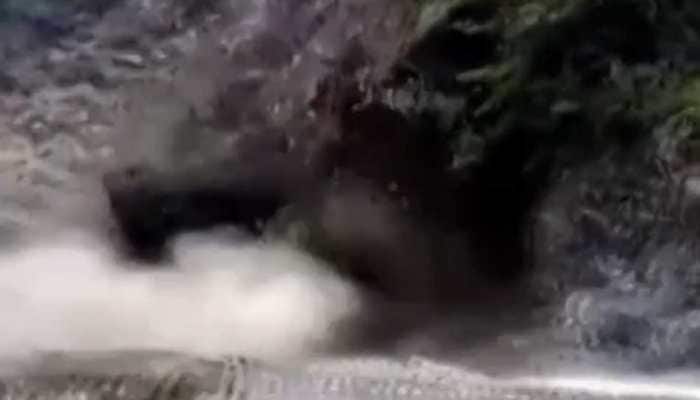 Heavy rain triggers landslide near Mussoorie&#039;s Kempty Fall - Watch