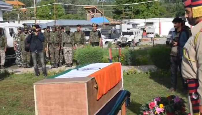 J&amp;K Police constable laid to rest with full state honours, locals attend last rites in Shopian