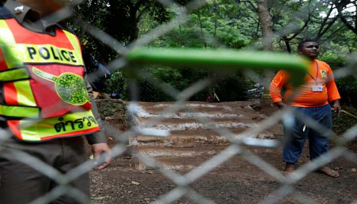 Elon Musk offers to send SpaceX engineers to rescue children in Thai cave