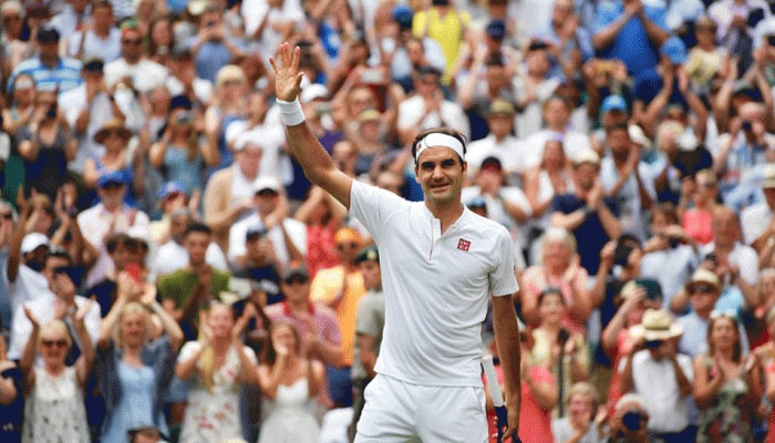 Federer routs Mannarino to enter quarterfinals, eyes record title 