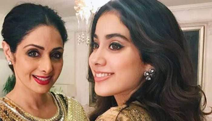 When for a split second Janhvi Kapoor saw mother Sridevi in her &#039;Dhadak&#039; scene