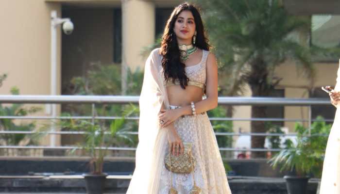 Wish to recreate Madhubala, Waheeda Rahman's magic on-screen: Janhvi Kapoor