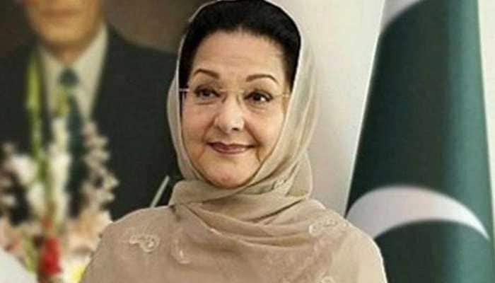 As husband Nawaz Sharif heads home, ailing wife Kulsoom comes out of month-long coma