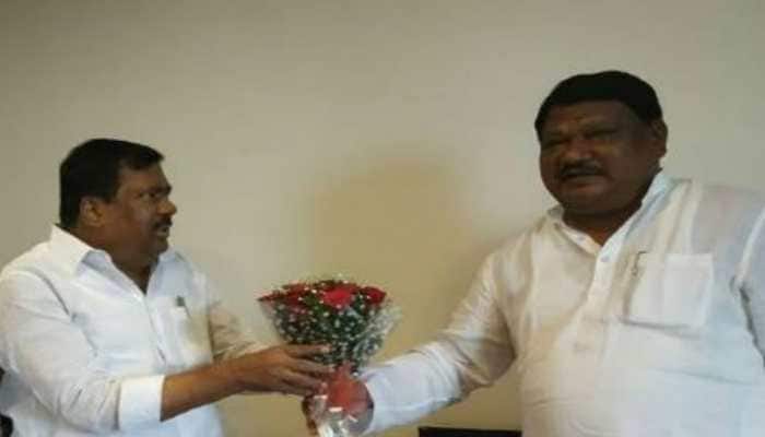 Vijay Mallya is smart. Be smart: Union Minister Oram&#039;s advise to tribals