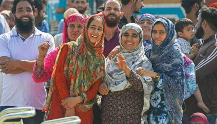 First batch of 800 Hajj pilgrims from J&amp;K leaves for Madina