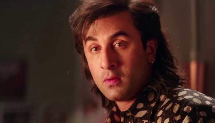 Ranbir Kapoor and Karishma Tanna turn up the heat in 'Mujhe Chaand Pe Le Chalo'-Watch