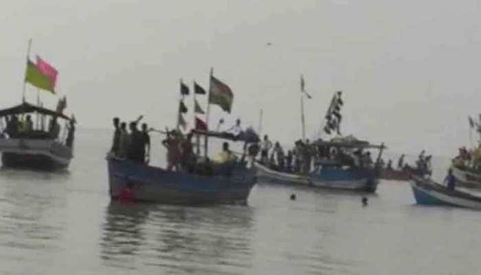 Boat carrying 30 people capsizes in Andhra Pradesh&#039;s east Godavari, 7 missing