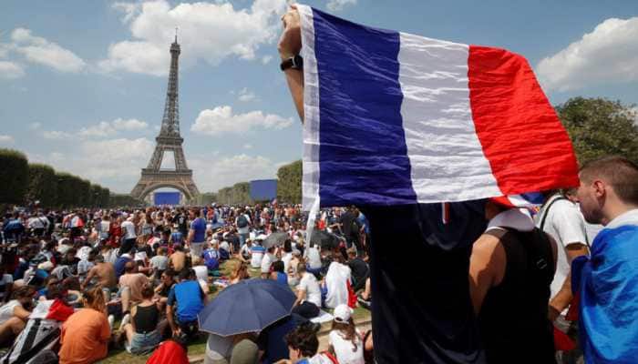 Paris fanzone fills with 90,000 willing &#039;Les Bleus&#039; to World Cup victory