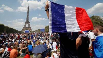 Paris fanzone fills with 90,000 willing 'Les Bleus' to World Cup victory