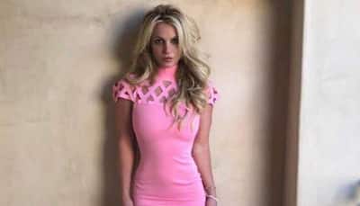 Britney Spears suffers wardrobe malfunction on stage