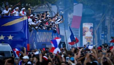 French fans give hero welcome to "Les Bleus" World Cup champions