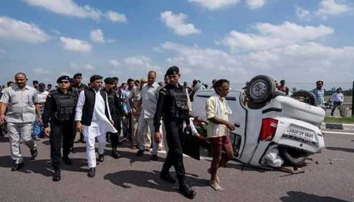 SP chief Akhilesh Yadav extends help to three injured in mishap on Agra-Lucknow Expressway 