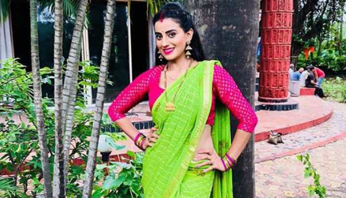 Bhojpuri beauty Akshara Singh sizzles in a green saree-See pic