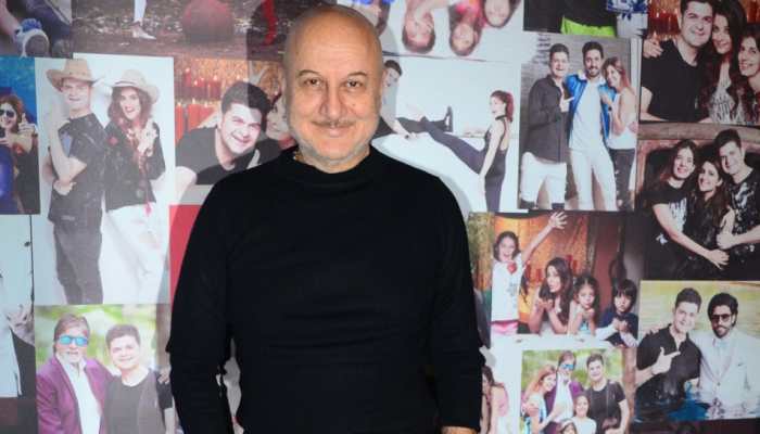 Anupam Kher travels in metro for first time