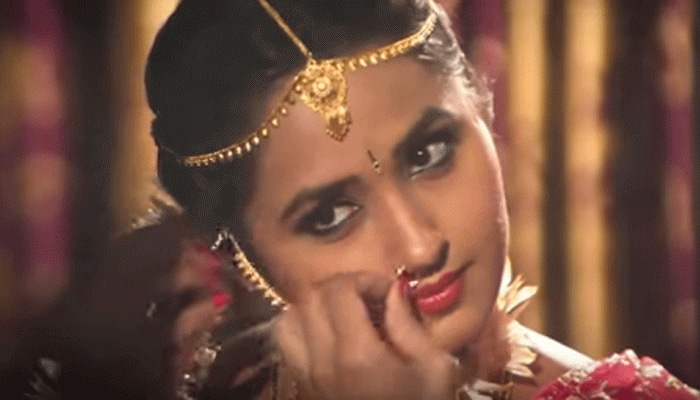 Kajal Raghwani&#039;s latest Bhojpuri song Naihar Ke Palangiya will make you groove in desi style - Watch