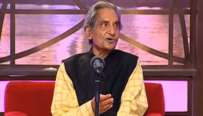 Gopaldas &#039;Neeraj&#039; taken to ancestral village for last rites