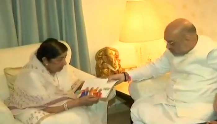 Amit Shah meets Lata Mangeshkar as part of BJP&#039;s &#039;contact for support&#039; campaign