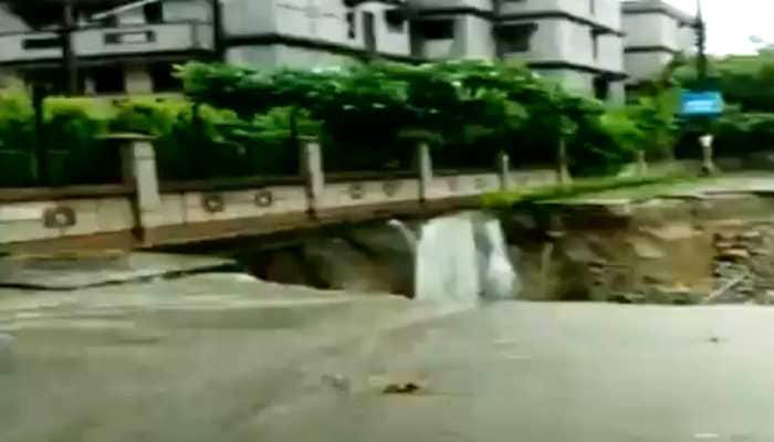 &#039;Waterfall&#039; in Vasundhara near Delhi after road caves in - Watch