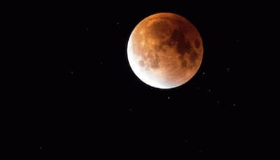 Chandra Grahan tonight - Watch Lunar Eclipse and Blood Moon Live streaming on your mobile phone