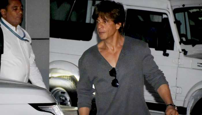 Shah Rukh Khan meets survivors of childhood cancer at his home