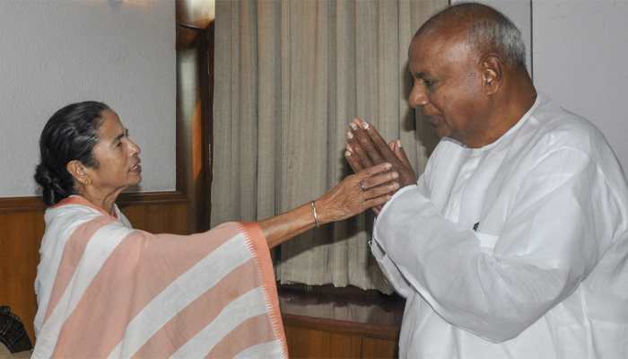 Not averse to projecting Mamata Banerjee as Opposition&#039;s PM face for 2019 polls: Deve Gowda