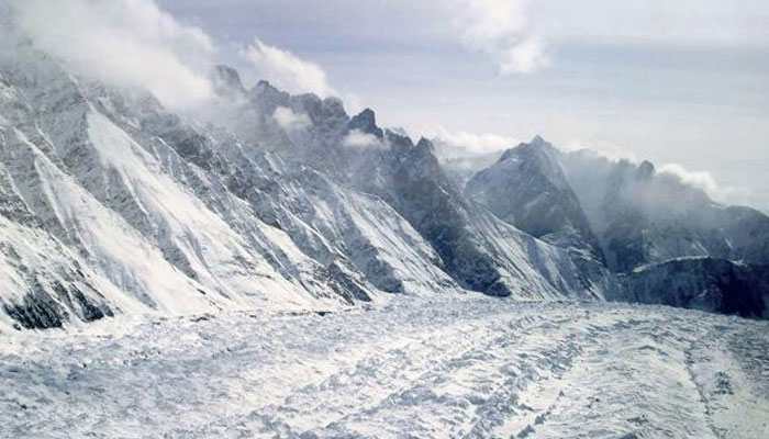 20 feared dead in plane crash in Swiss Alps