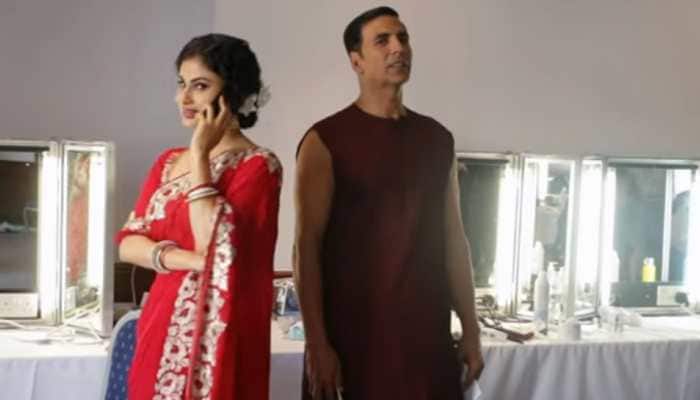Akshay Kumar played a prank on Mouni Roy and her reaction is pure &#039;Gold&#039;—Watch